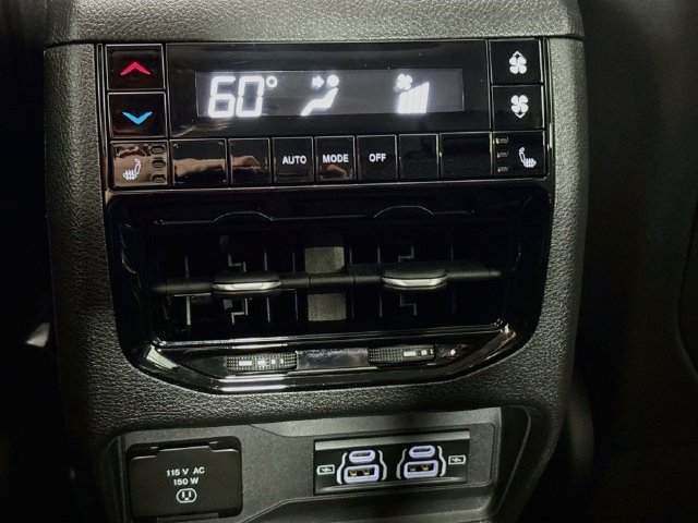 Used 2023 Jeep Grand Cherokee L Limited w/ Black Appearance Package AWD/4WD image 26