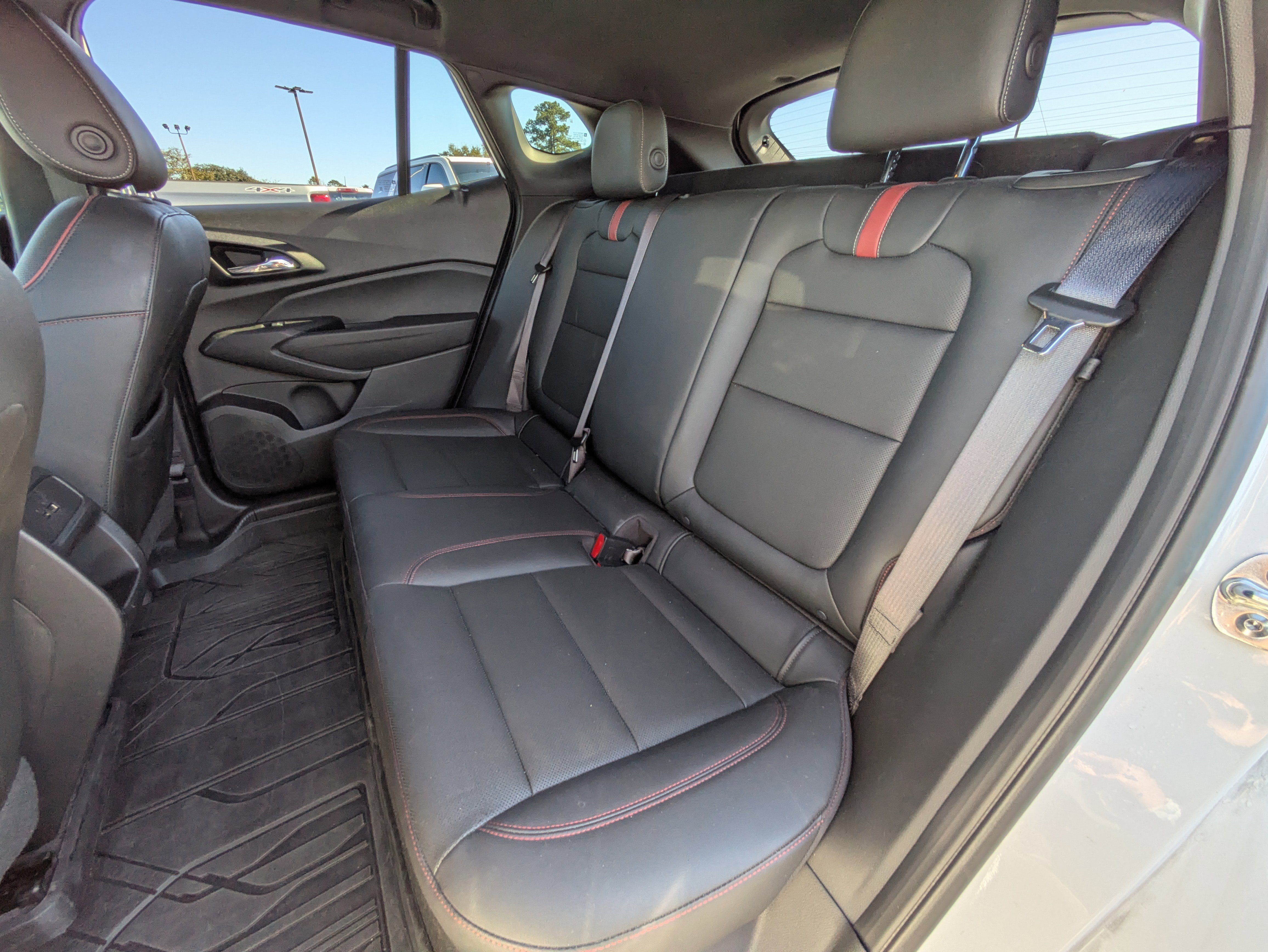 Used 2025 Chevrolet Trax RS w/ Sunroof Package image 7