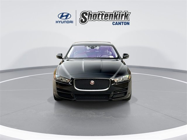 Used 2019 Jaguar XE Premium image 3