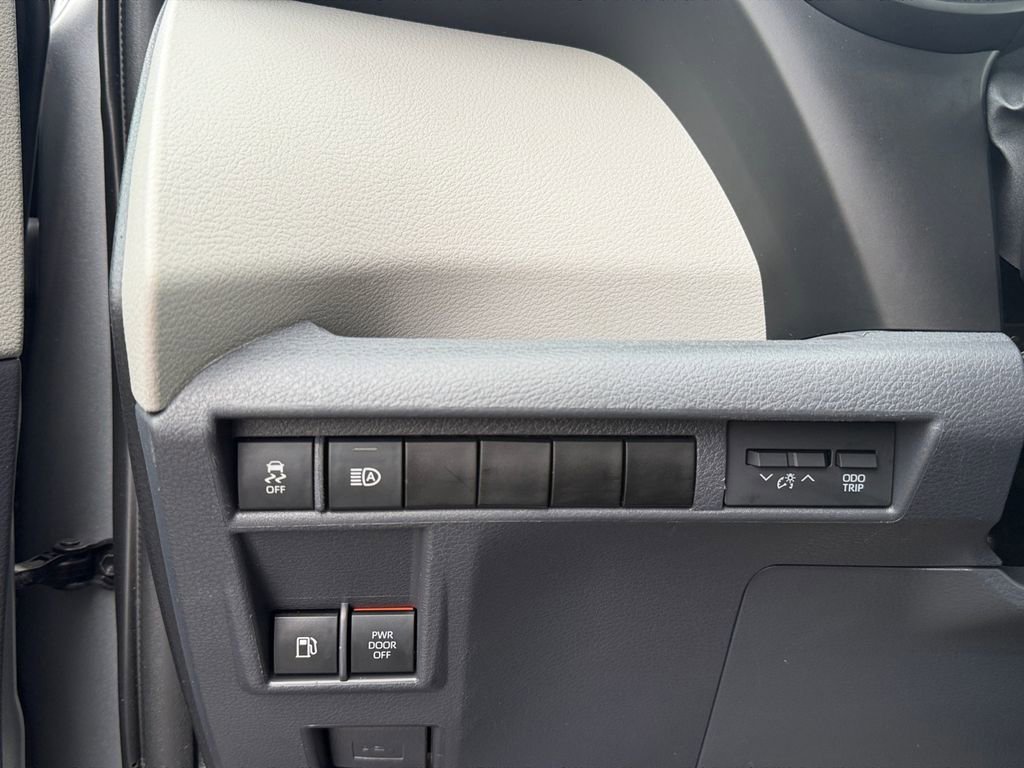 Used 2021 Toyota Sienna XLE image 21