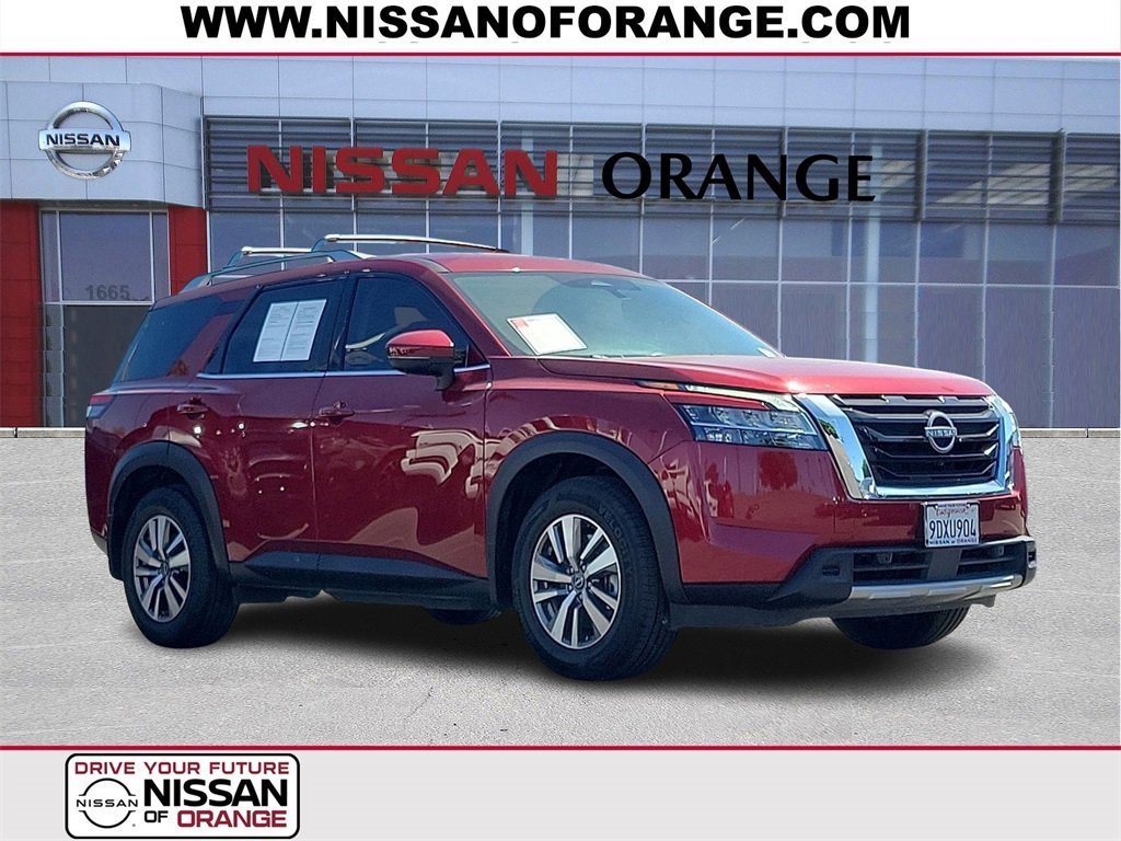 Certified 2023 Nissan Pathfinder SL image 1