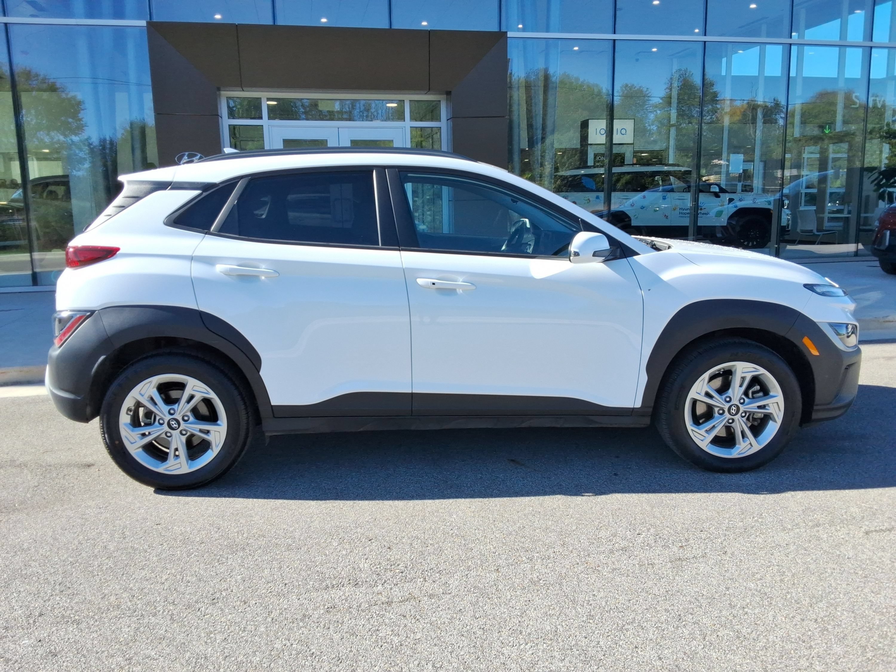 Used 2023 Hyundai Kona SEL AWD/4WD image 15