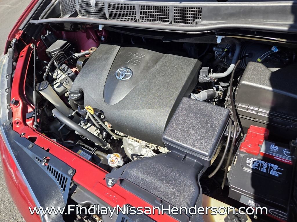 Used 2018 Toyota Sienna SE Premium w/ Carpet Mat Package FWD image 21
