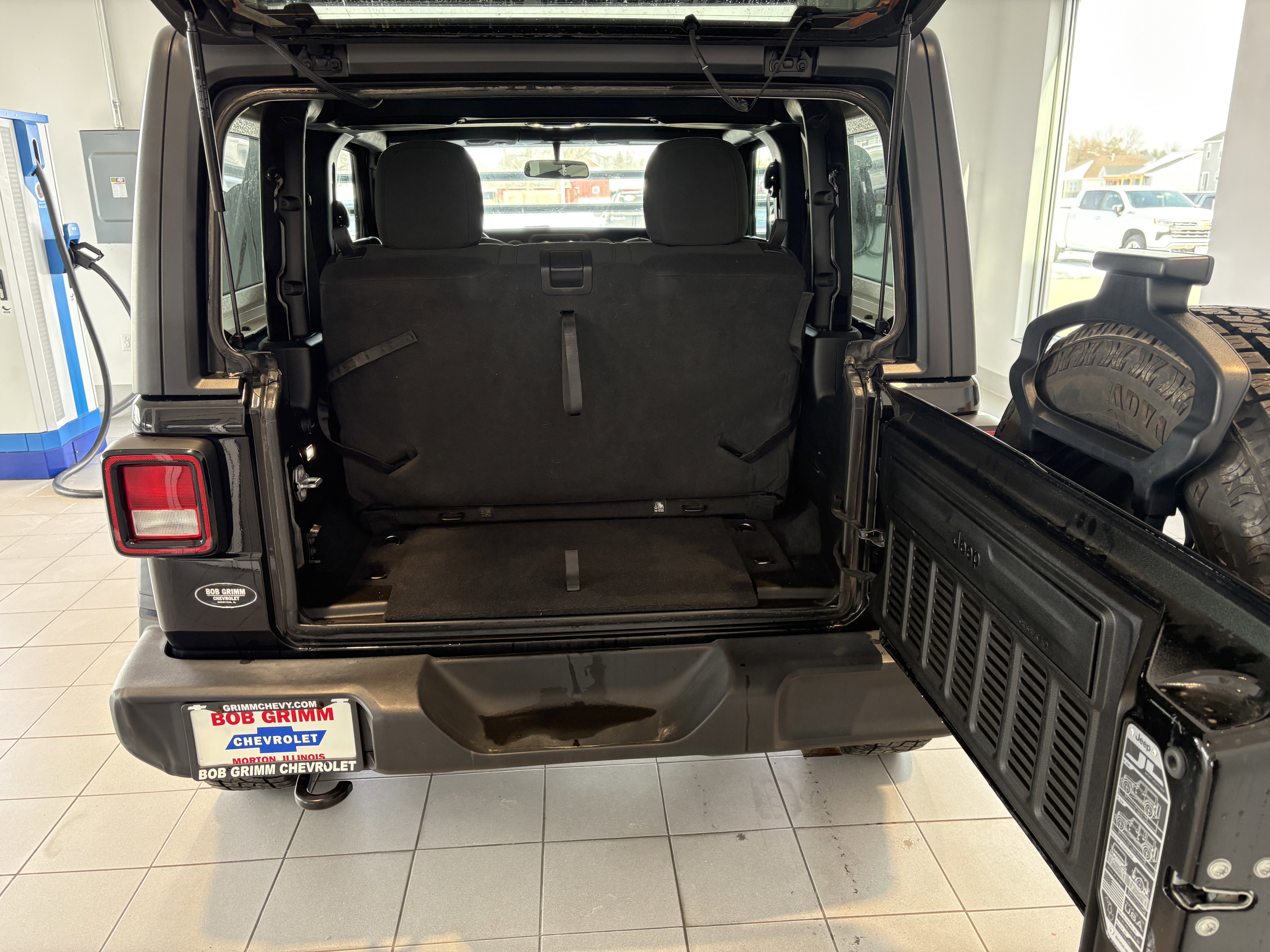 Used 2021 Jeep Wrangler Sport S image 5
