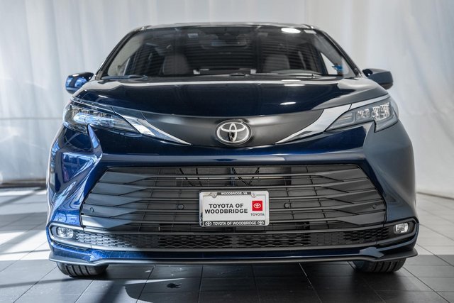 New 2026 Toyota Sienna XLE AWD/4WD image 2