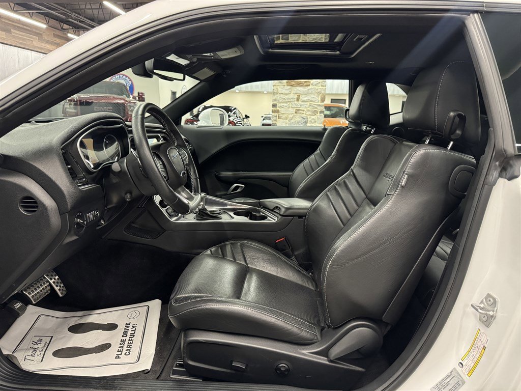 Used 2016 Dodge Challenger SRT w/ Technology Group image 21