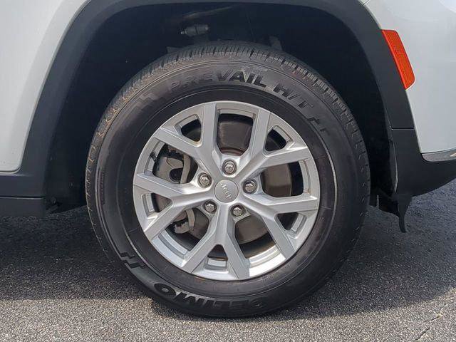 Certified 2023 Jeep Grand Cherokee L Limited AWD/4WD image 11