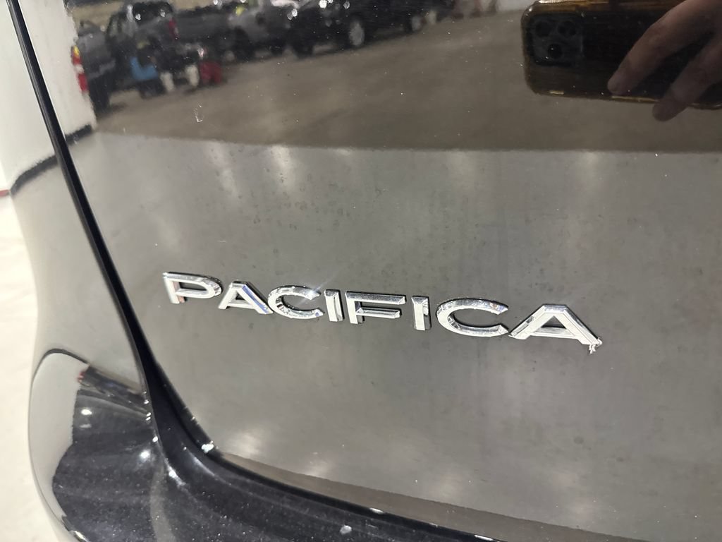 Used 2026 Chrysler Pacifica Limited FWD image 33