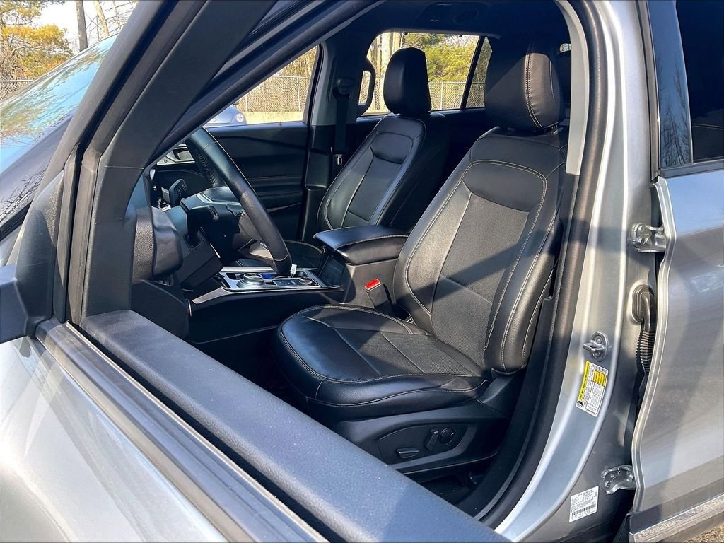 Used 2023 Ford Explorer Limited AWD/4WD image 10