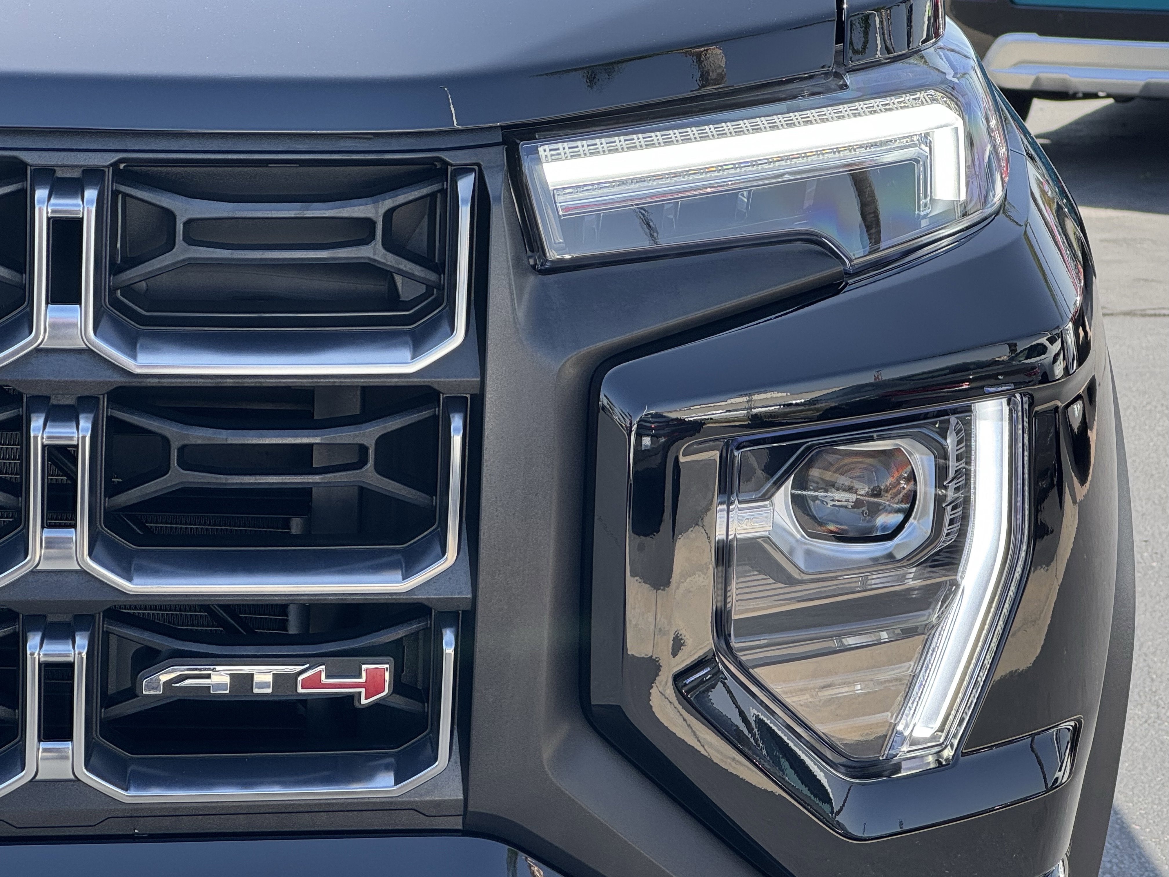 Used 2025 GMC Canyon AT4 w/ Nightfall Edition AWD/4WD image 6