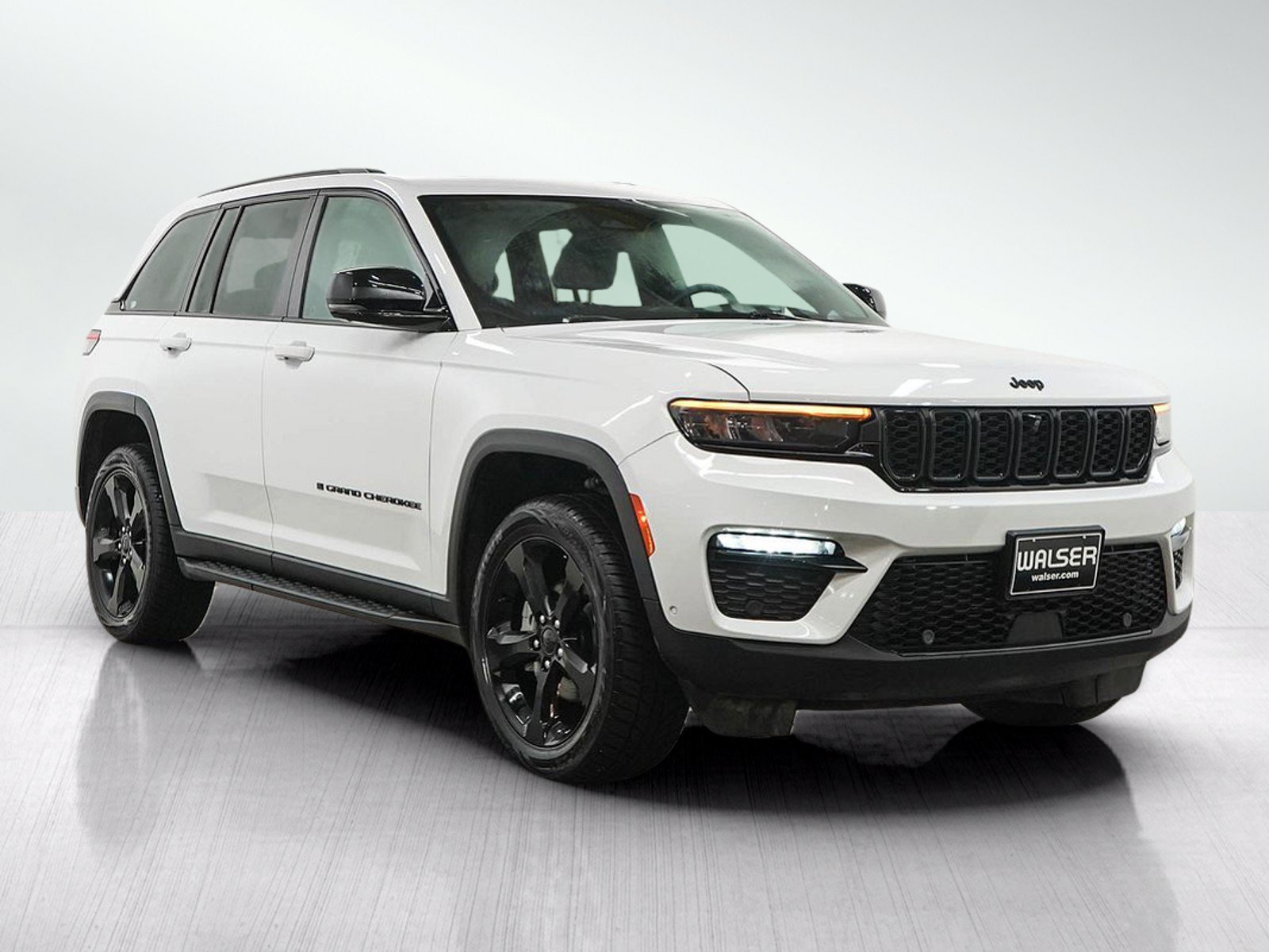 Used 2024 Jeep Grand Cherokee Limited w/ Luxury Tech Group II AWD/4WD image 8
