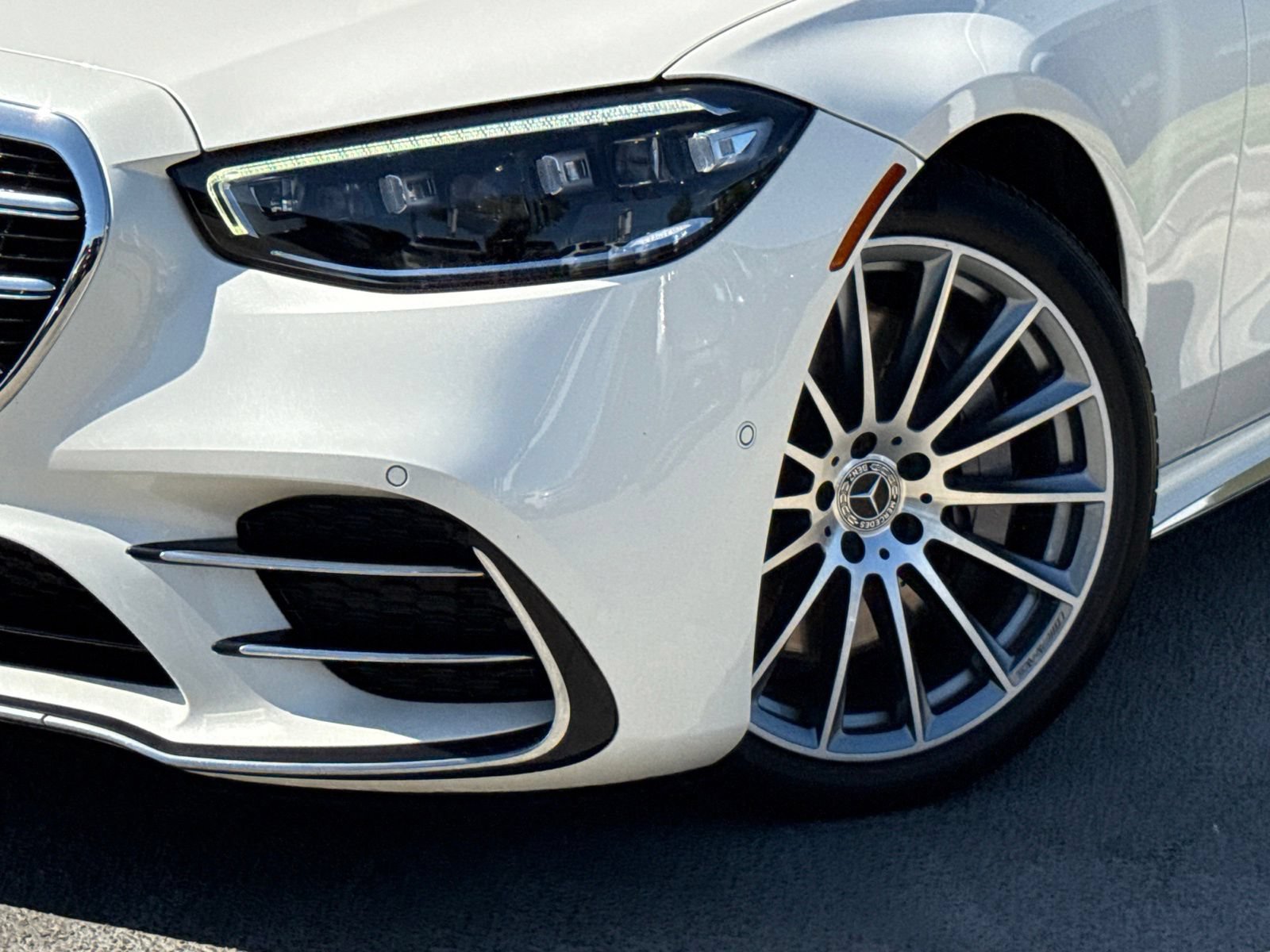 Used 2023 Mercedes-Benz S 580 4MATIC Sedan image 3