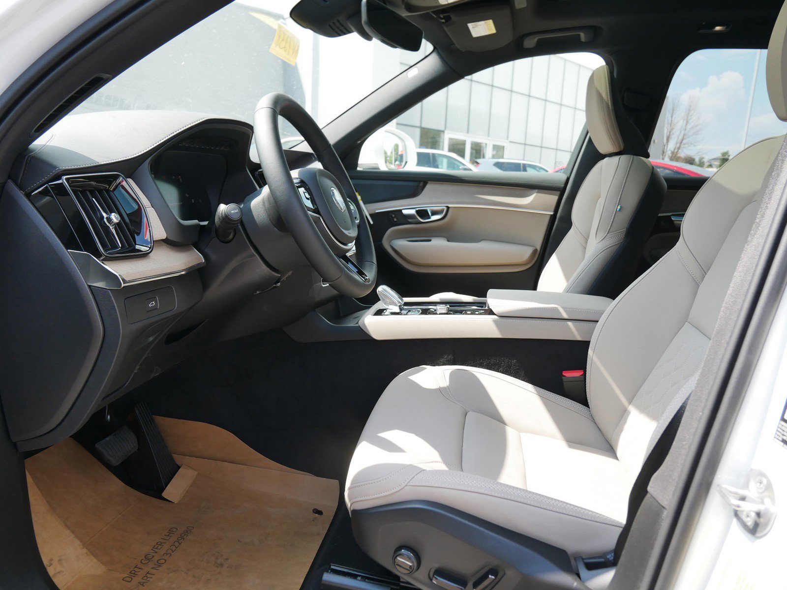 New 2026 Volvo XC90 B6 Plus w/ Protection Package Premier image 5