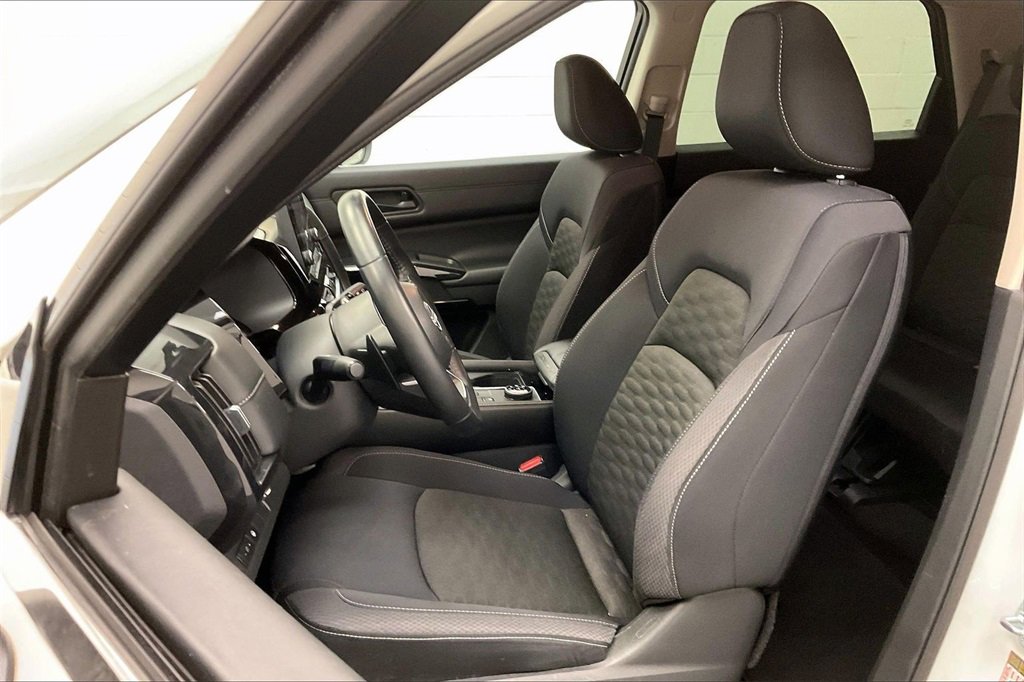 Certified 2024 Nissan Pathfinder SV image 13