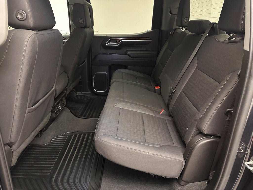 Used 2023 Chevrolet Silverado 1500 LT AWD/4WD image 17