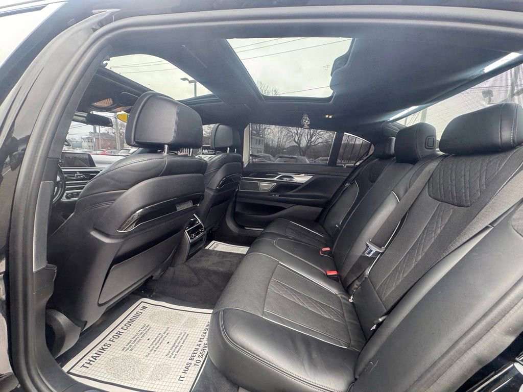 Used 2018 BMW 750i xDrive image 29