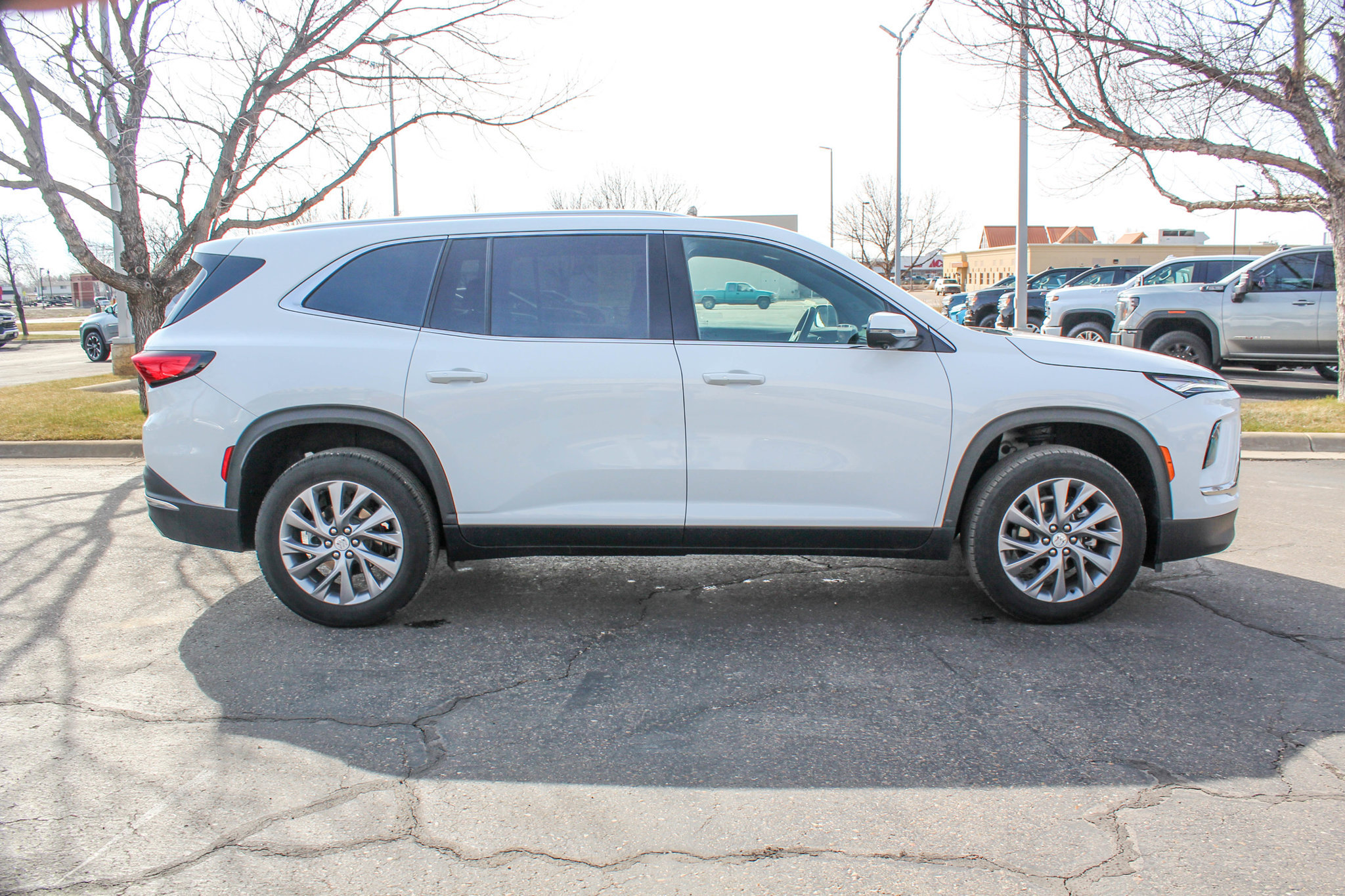 Used 2025 Buick Enclave Preferred AWD/4WD image 6