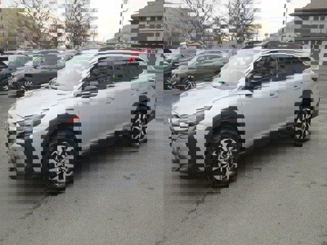 Used 2024 Subaru Outback Premium image 3