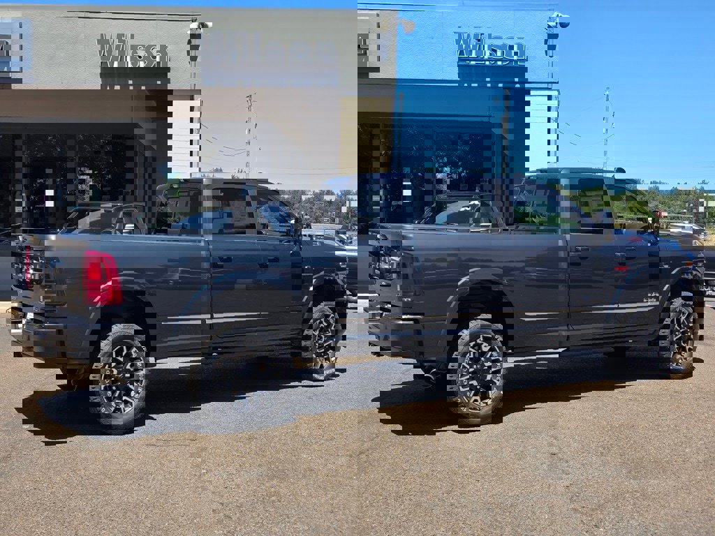 New 2025 RAM 3500 Limited image 30