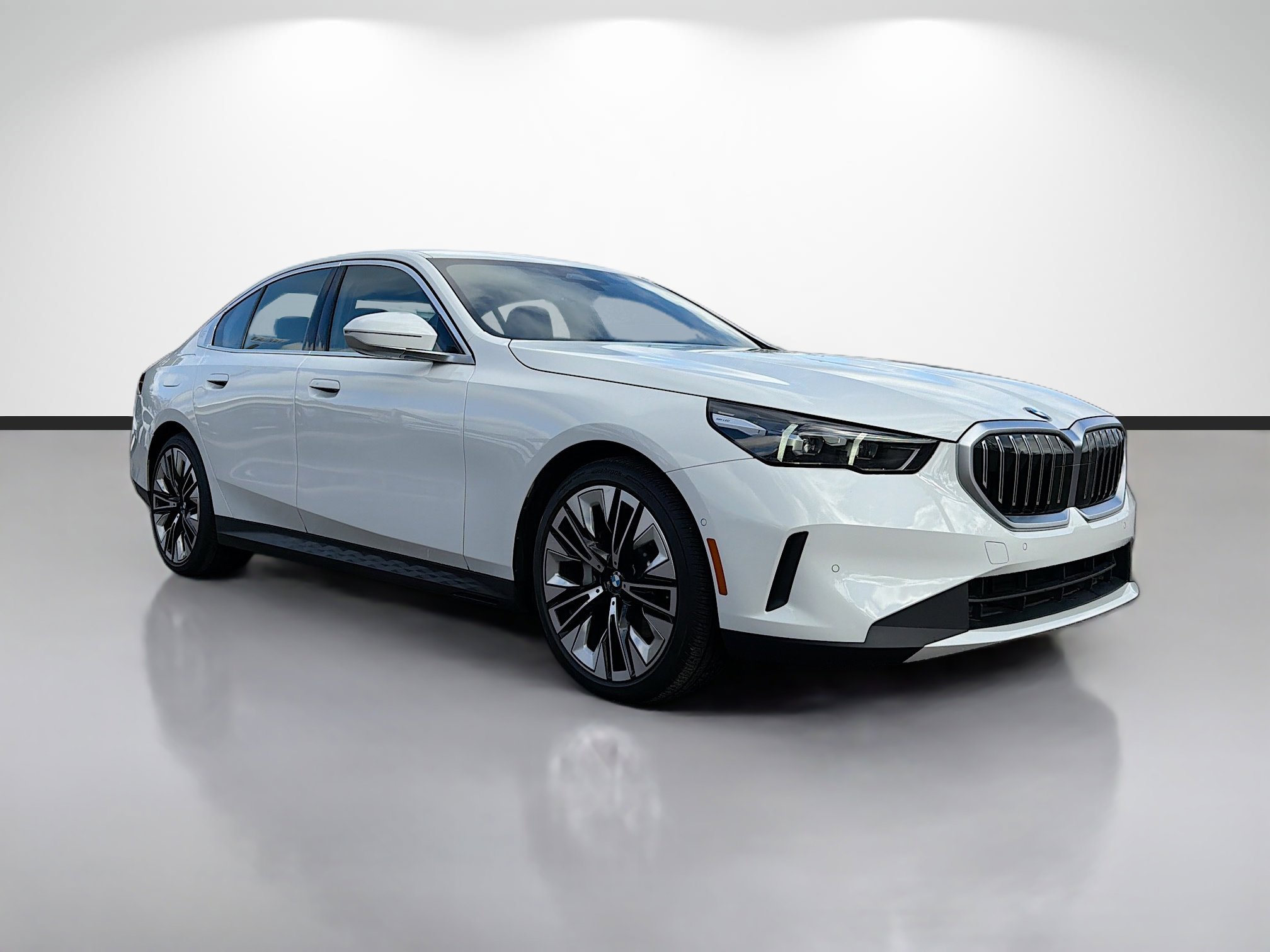 Used 2025 BMW 530i image 1