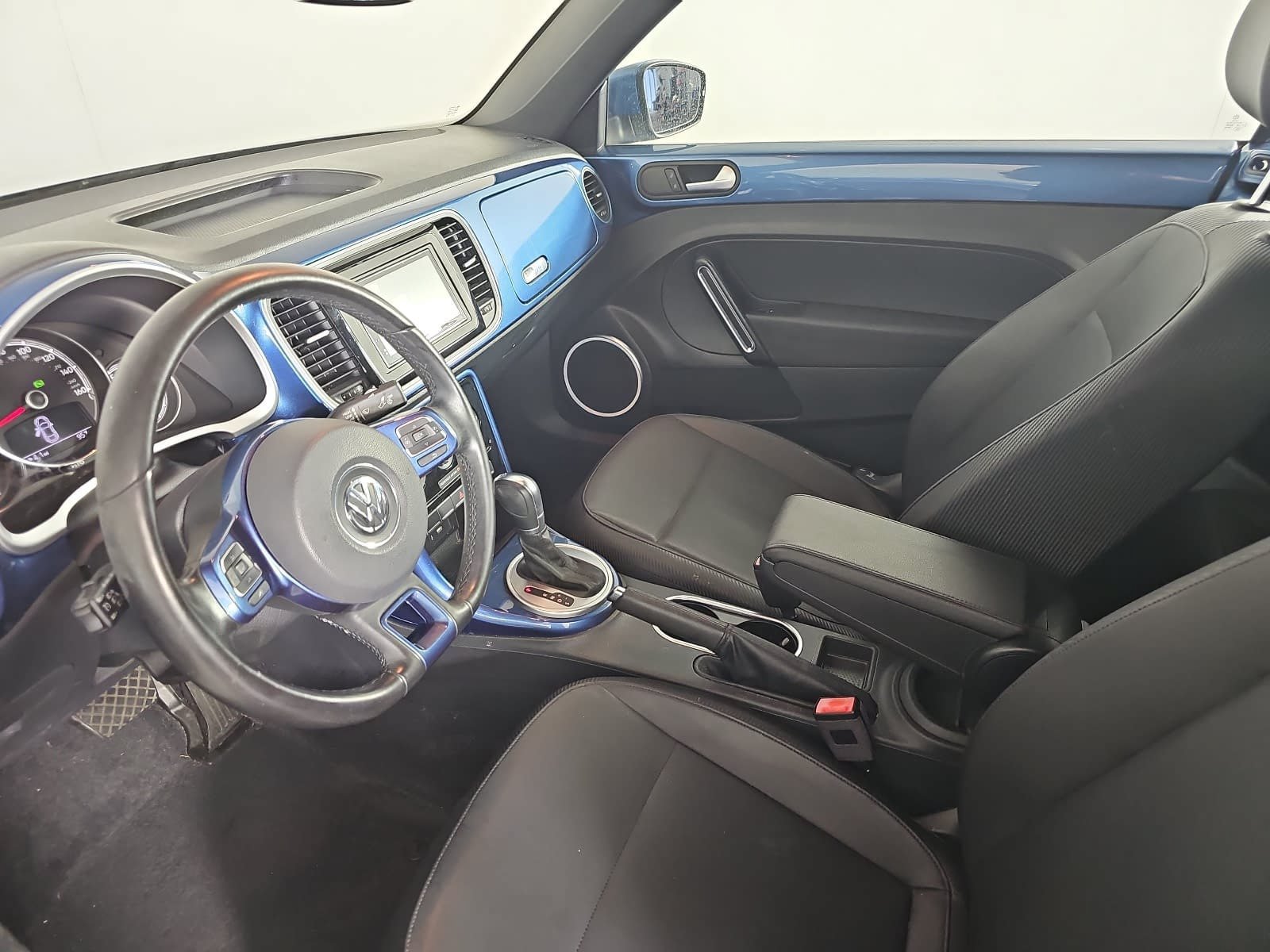 Used 2019 Volkswagen Beetle 2.0T S FWD image 13