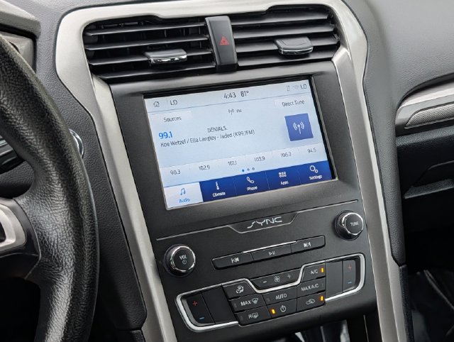 Used 2020 Ford Fusion SE FWD image 18