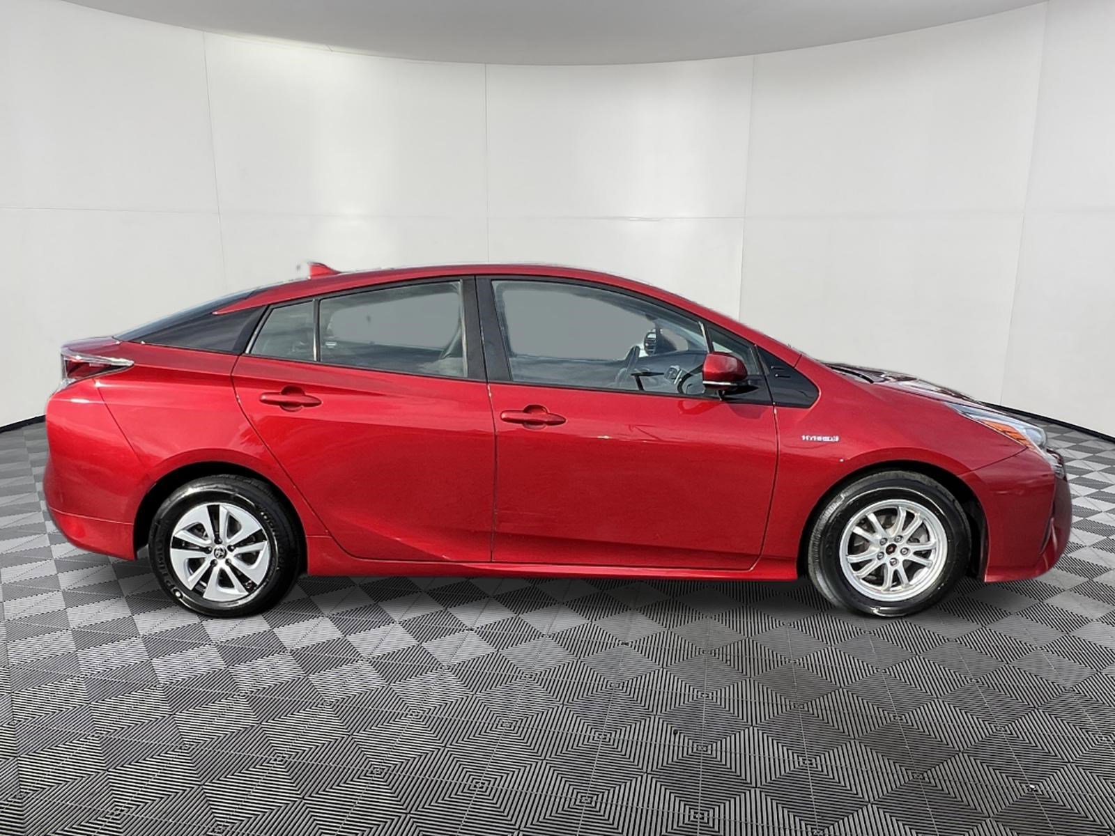 Used 2016 Toyota Prius Four w/ Advanced Technology Package image 7