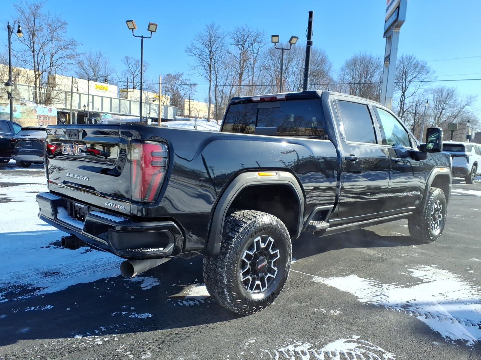 Used 2025 GMC Sierra 2500 AT4X image 3