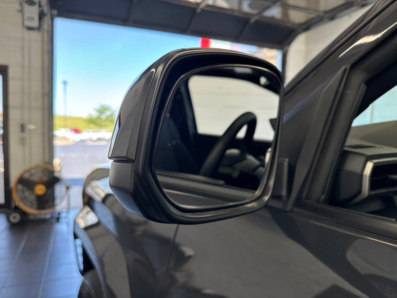 Certified 2025 Toyota Tacoma SR5 w/ SR5 Upgrade Package AWD/4WD image 12