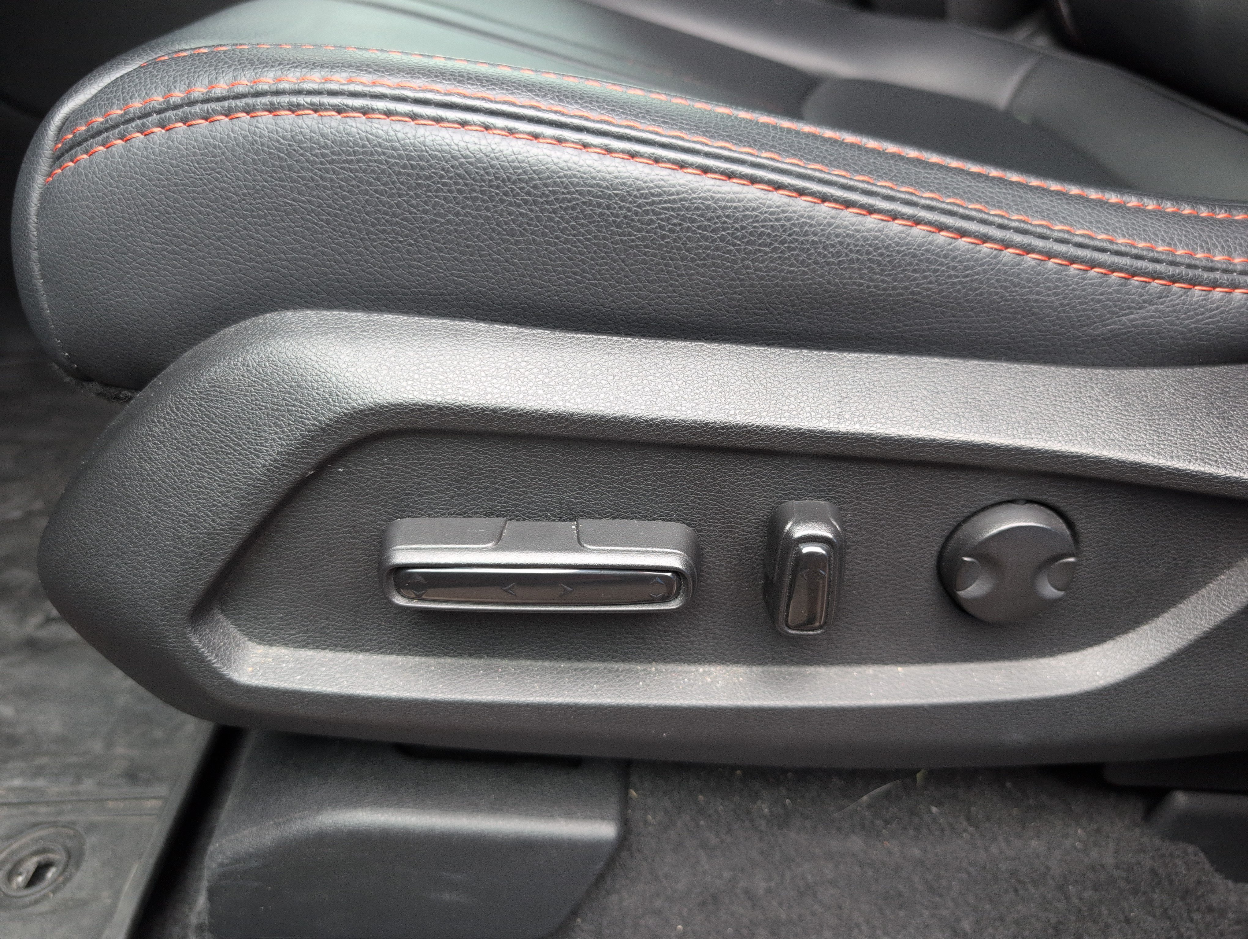 Used 2025 Honda Pilot TrailSport image 7