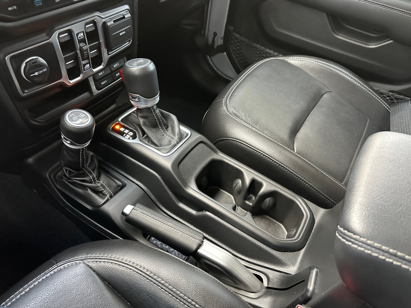 Used 2023 Jeep Wrangler Unlimited Sahara w/ Cold Weather Group AWD/4WD image 25