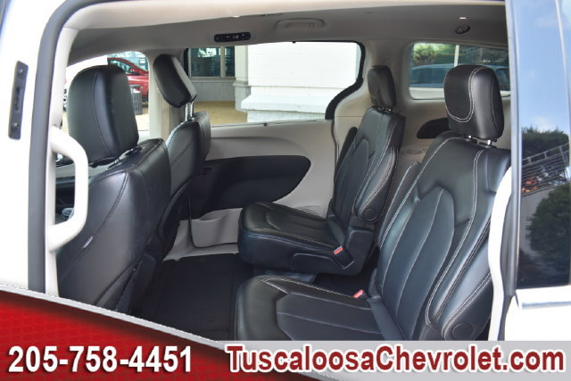 Used 2024 Chrysler Pacifica Touring-L FWD image 25