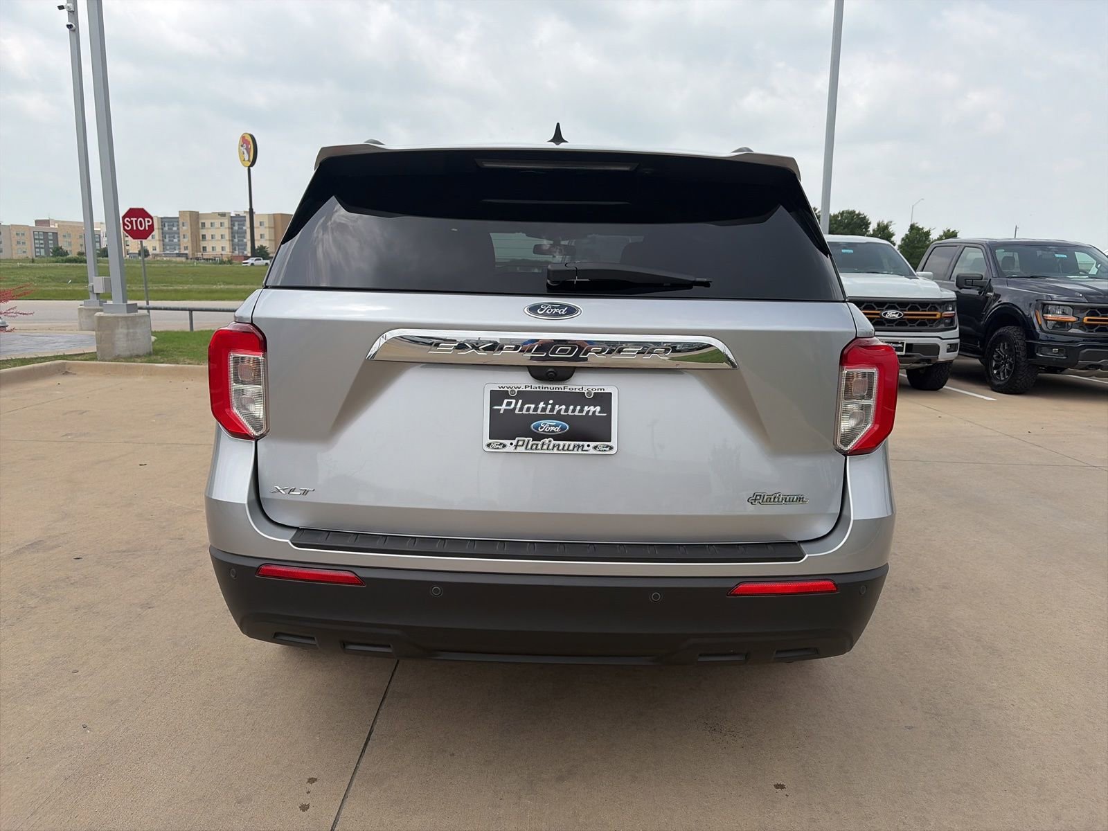 Used 2021 Ford Explorer XLT RWD image 4