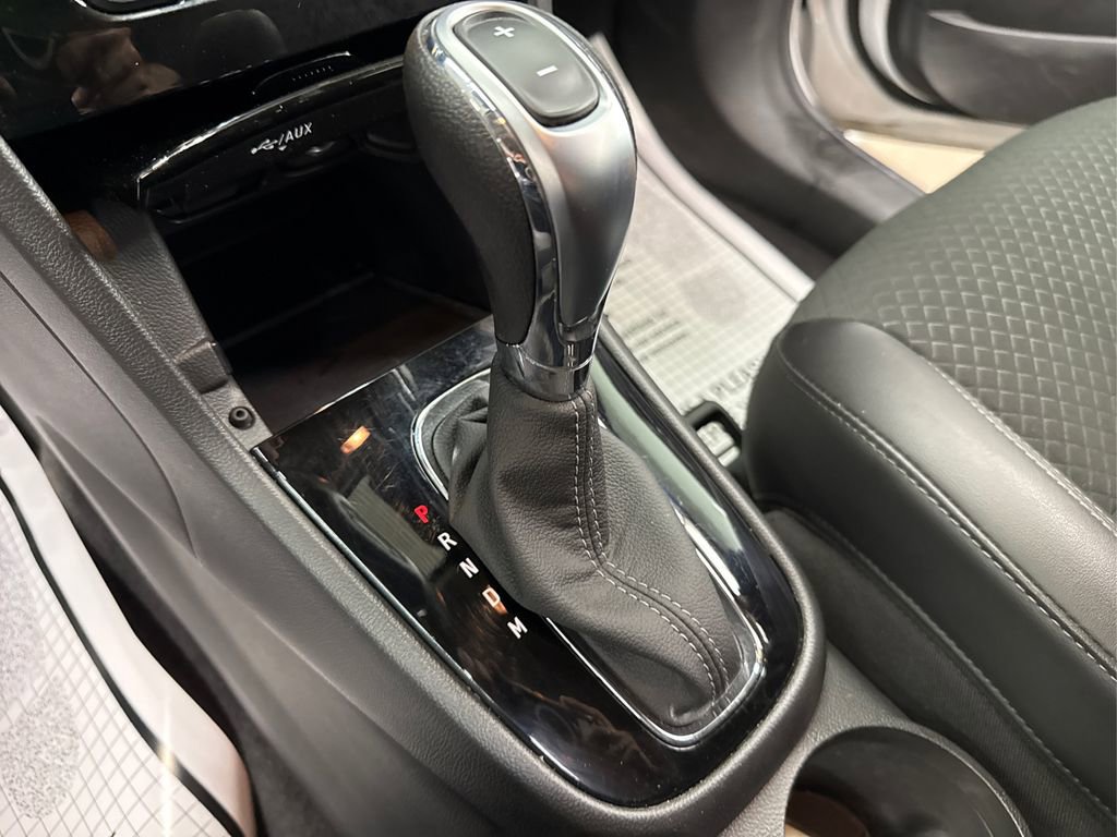 Used 2022 Buick Encore Preferred w/ Safety Package image 32