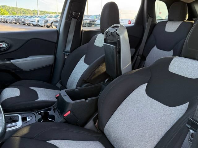 Used 2014 Jeep Cherokee Latitude w/ Cold Weather Group FWD image 27