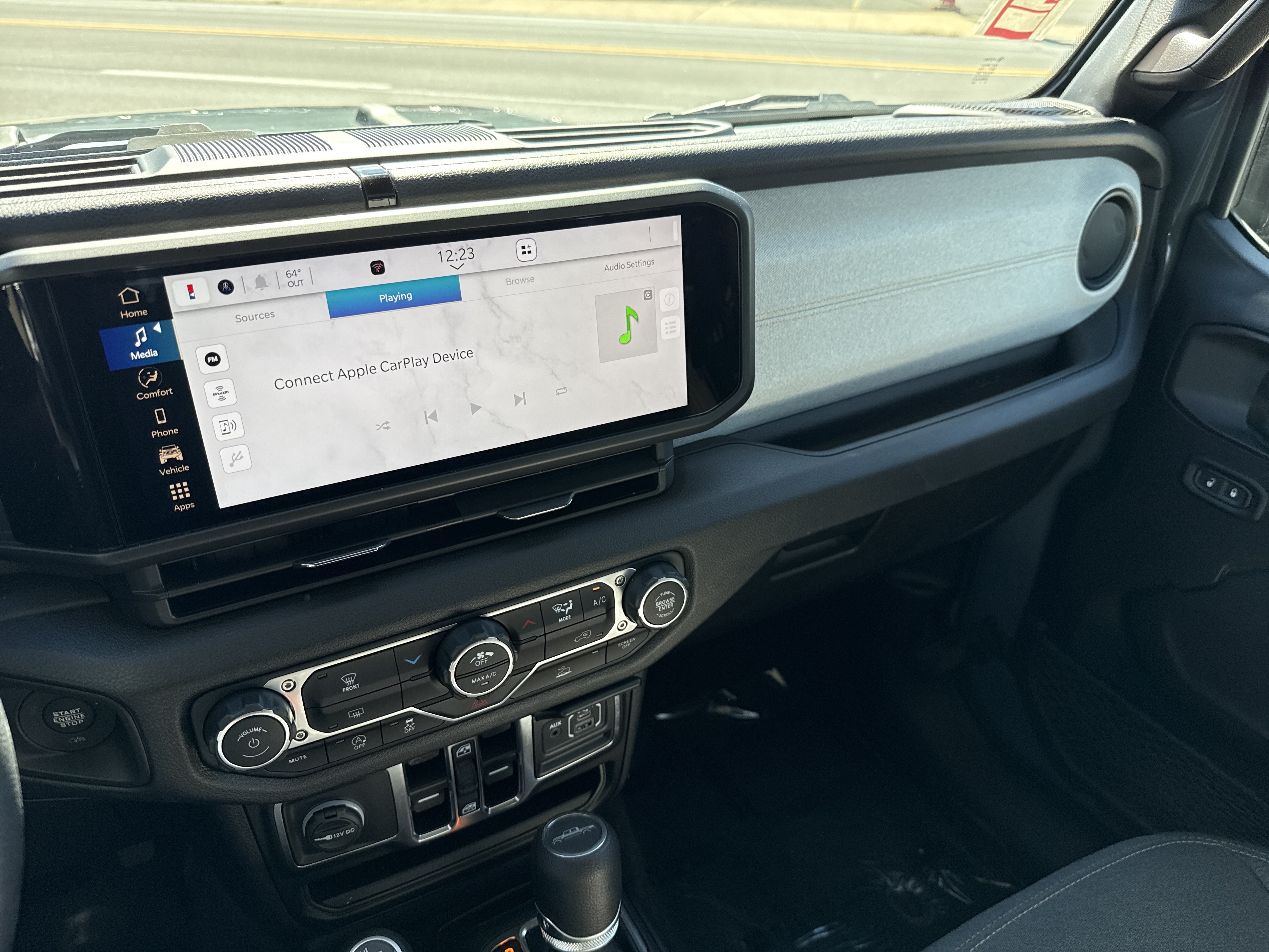 Used 2025 Jeep Gladiator Mojave AWD/4WD image 22