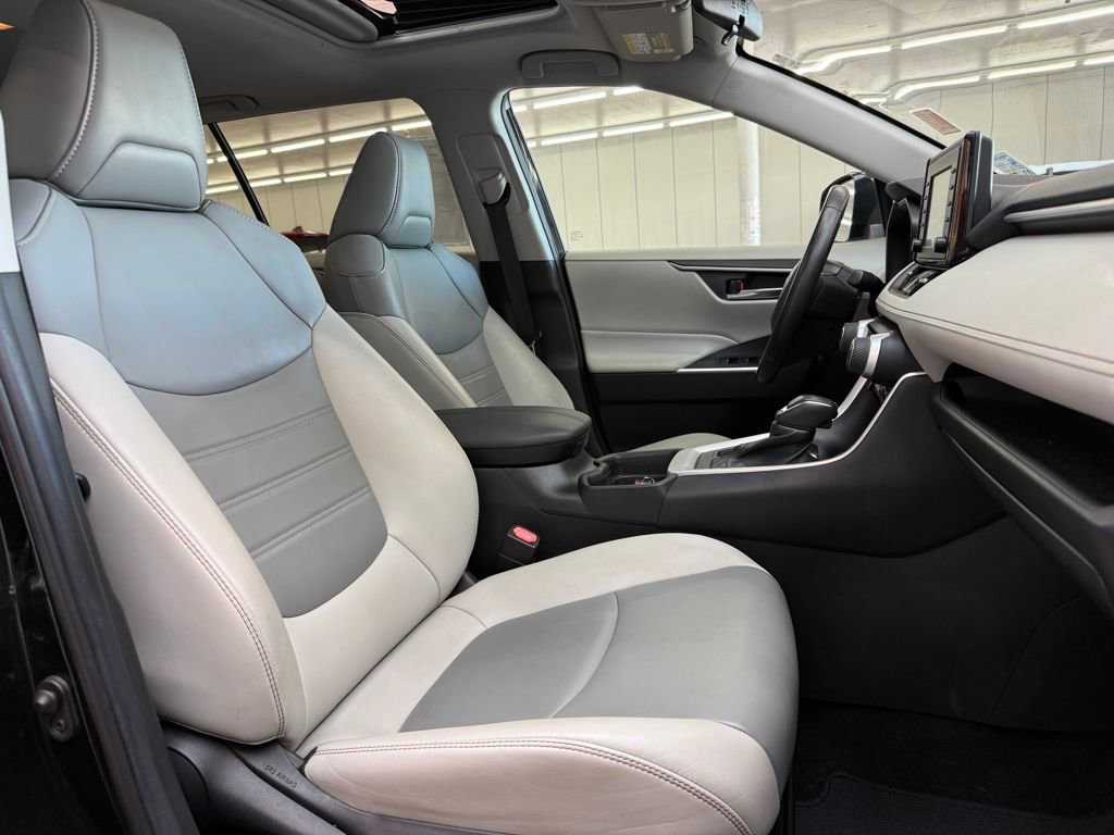 Used 2019 Toyota RAV4 XLE Premium image 18