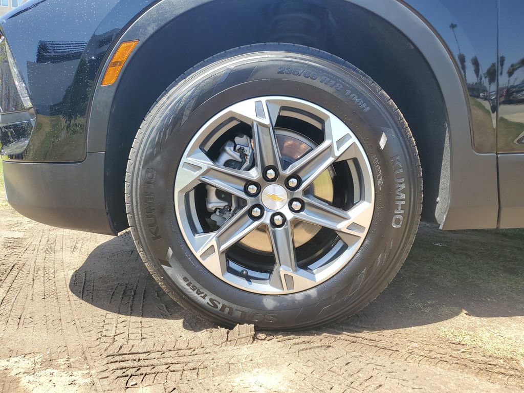 Used 2025 Chevrolet Blazer LT FWD image 7