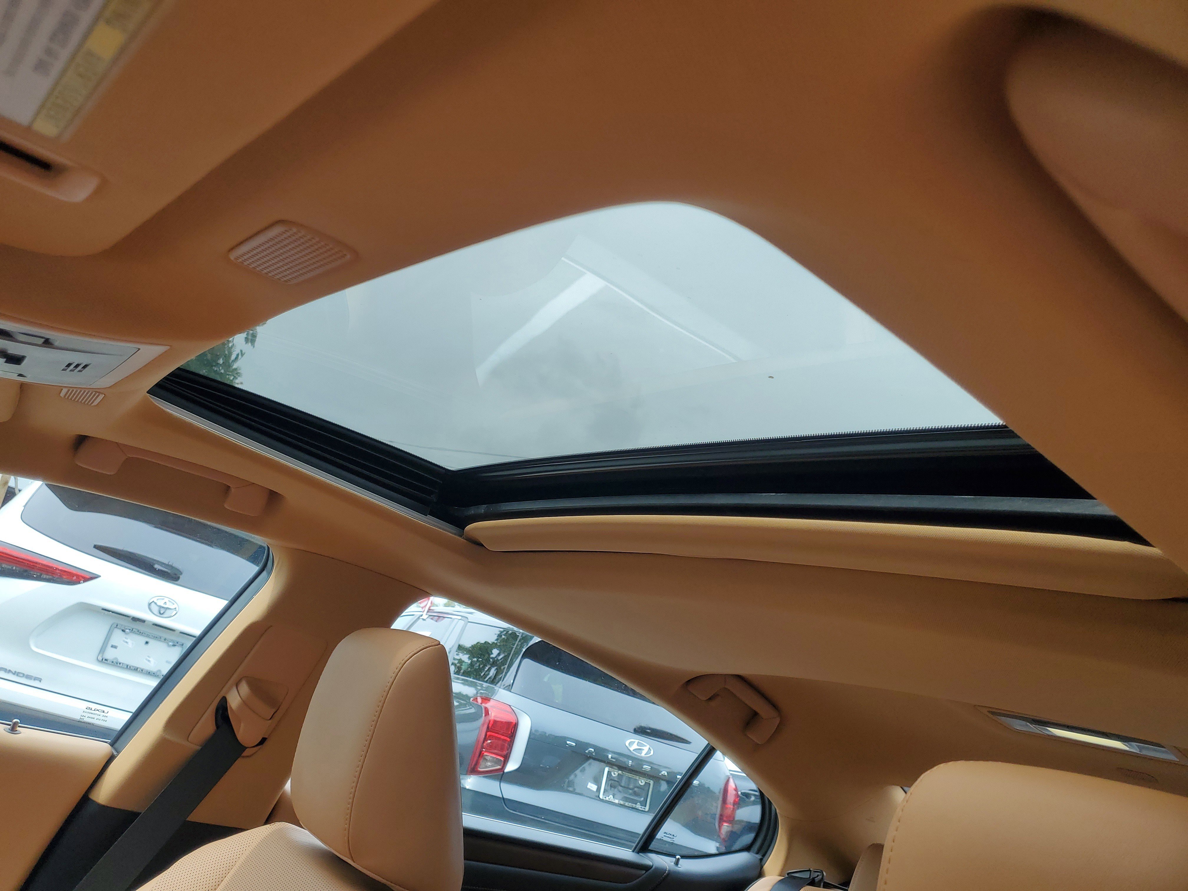 Used 2024 Lexus ES 350 w/ Premium Package image 18