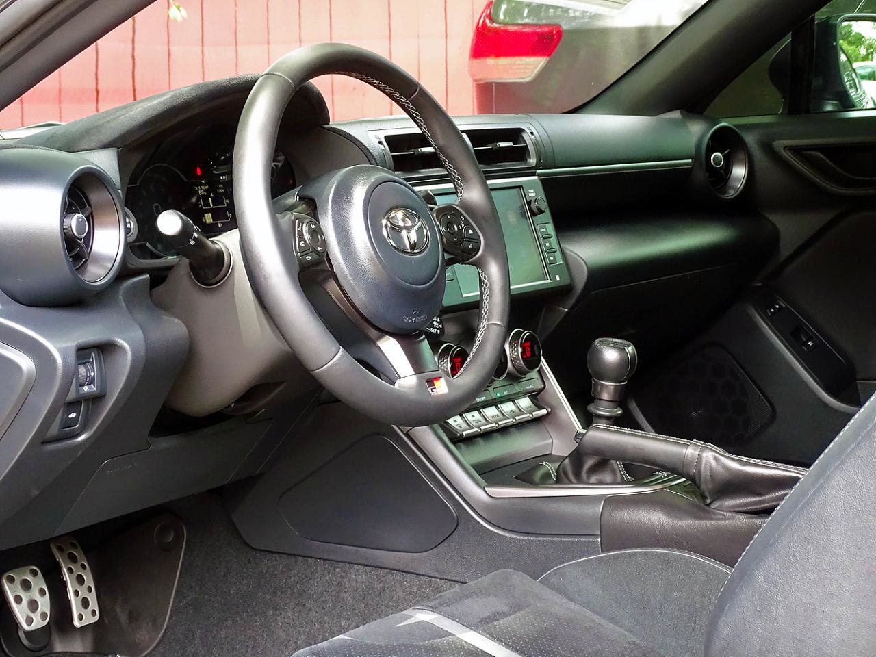 Used 2025 Toyota GR86 Premium w/ Performance Package RWD image 25
