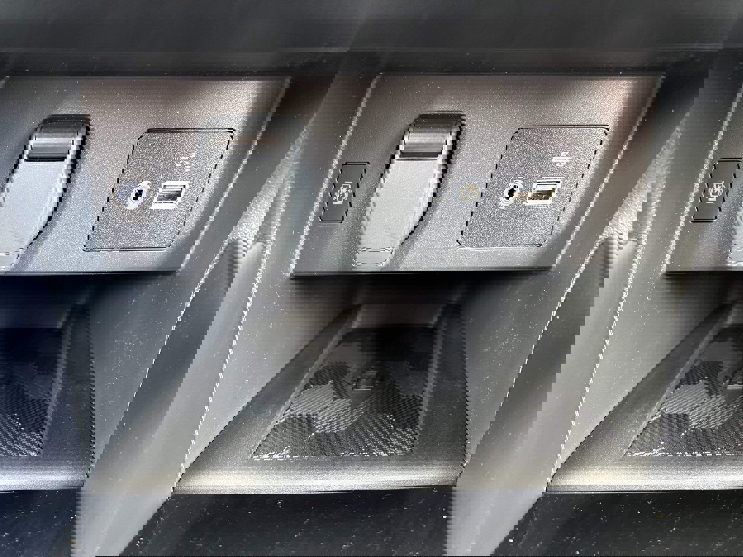 Used 2024 Nissan Versa SV w/ Trunk Package image 22