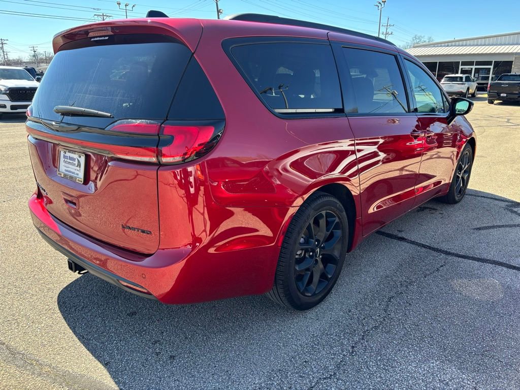 Used 2025 Chrysler Pacifica Limited w/ Trailer Tow Group image 6
