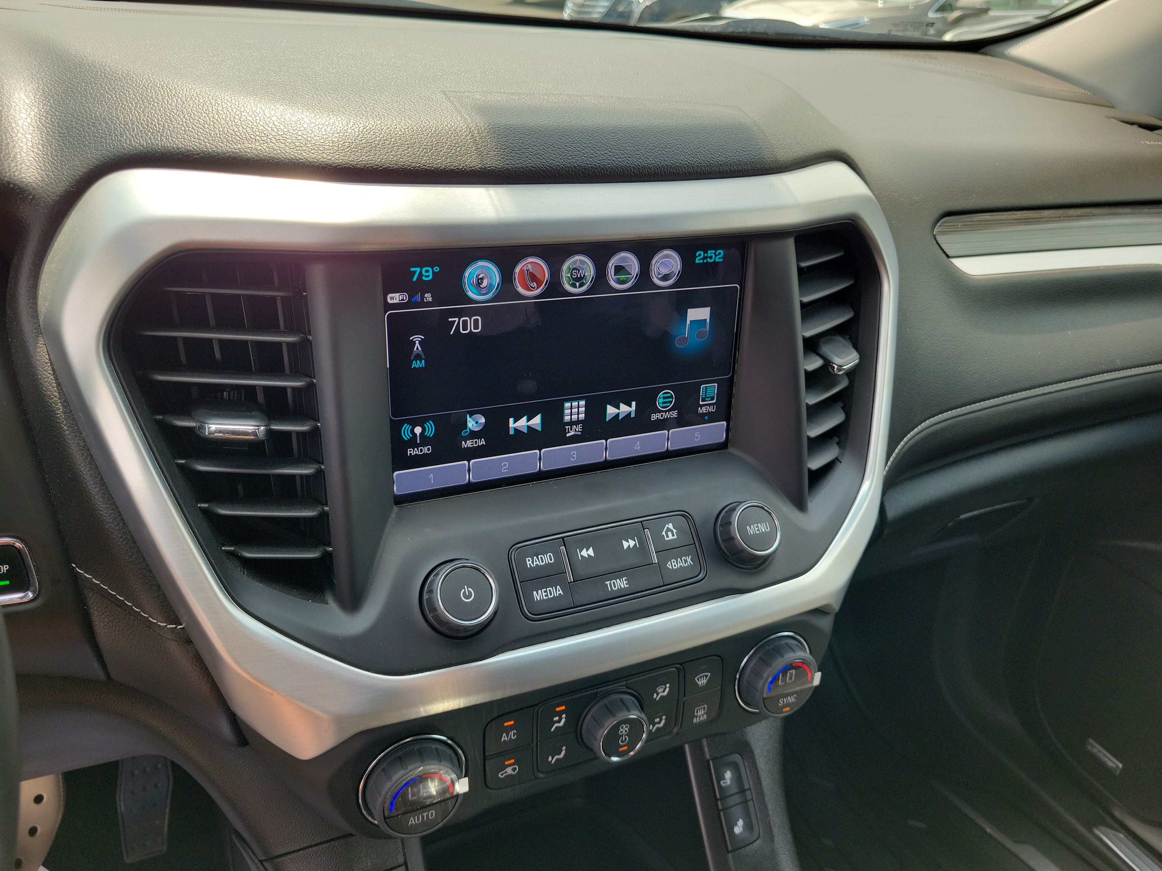 Used 2018 GMC Acadia SLT FWD image 27