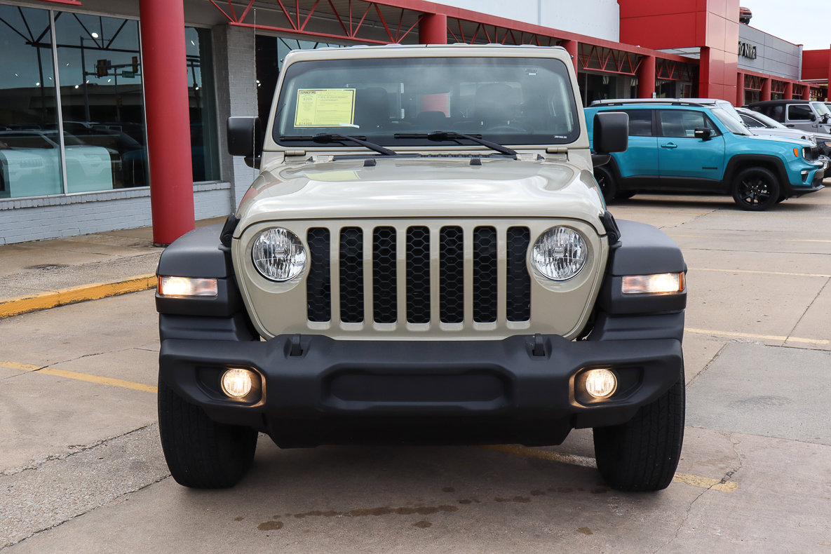 Used 2020 Jeep Gladiator Sport image 3