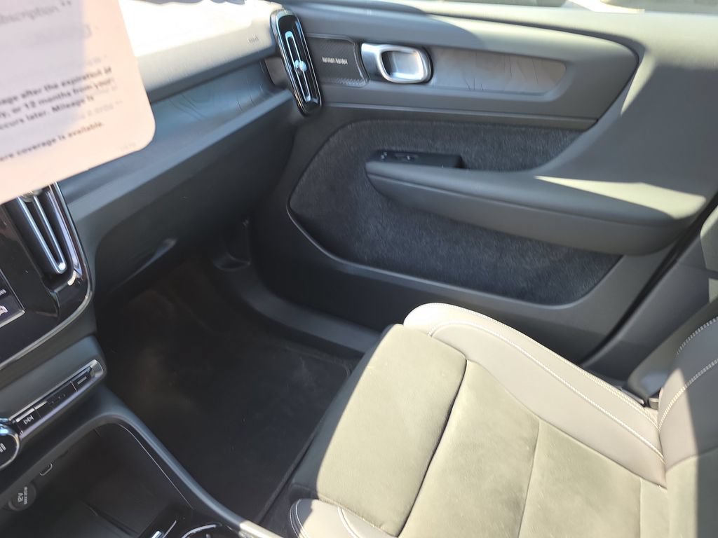 Used 2023 Volvo C40 P8 Recharge Ultimate AWD/4WD image 32
