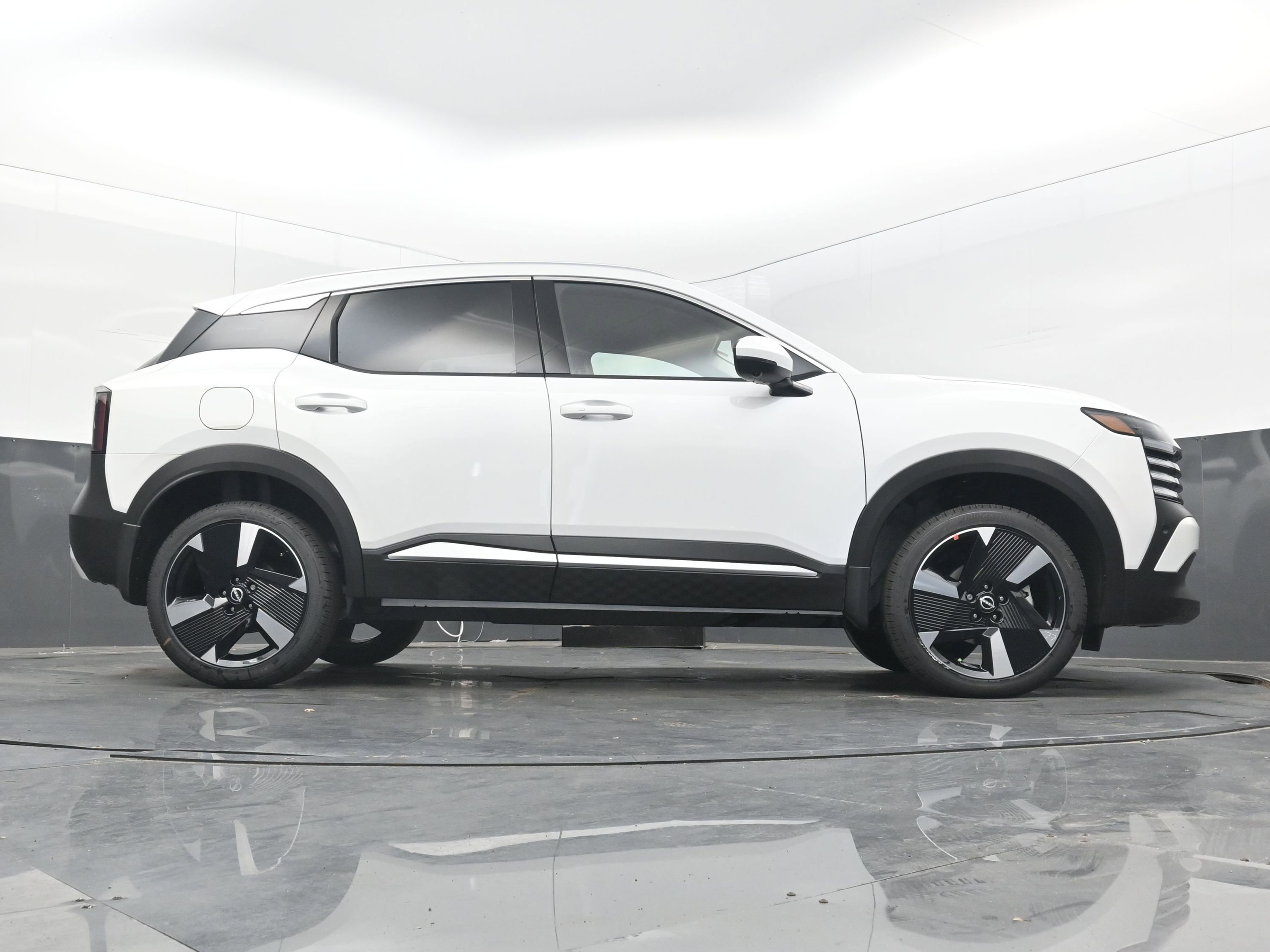 New 2025 Nissan Kicks SR image 29