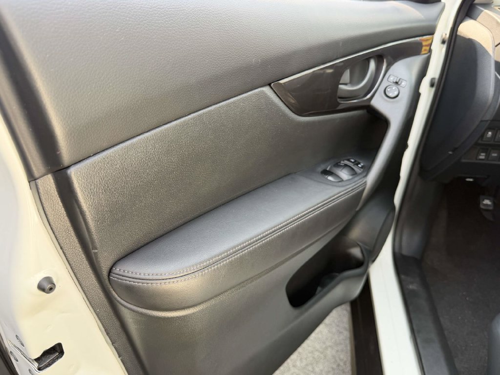 Used 2019 Nissan Rogue S AWD/4WD image 16