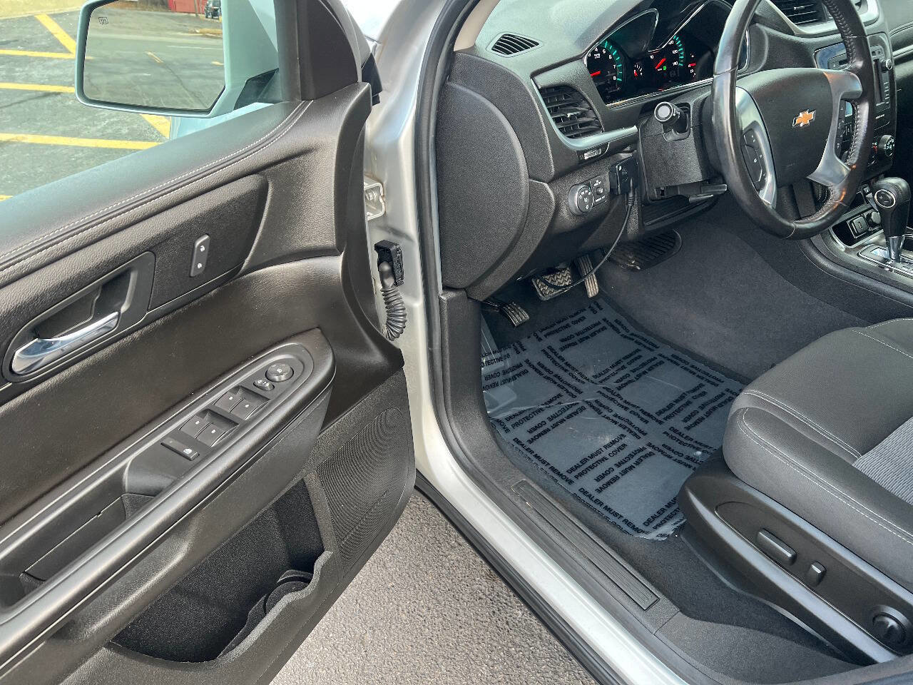 Used 2015 Chevrolet Traverse LT image 16