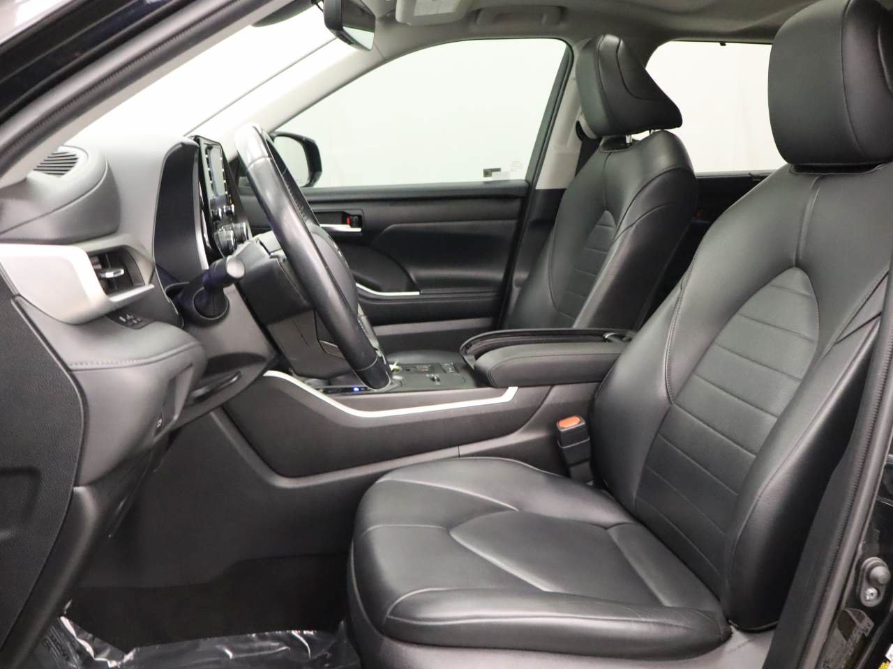 Used 2021 Toyota Highlander XLE FWD image 15