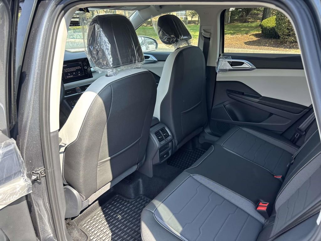 New 2025 Volkswagen Taos SE image 26